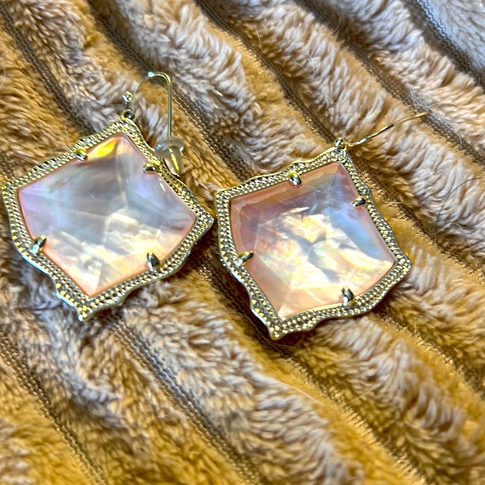 Gold earrings with pink stone